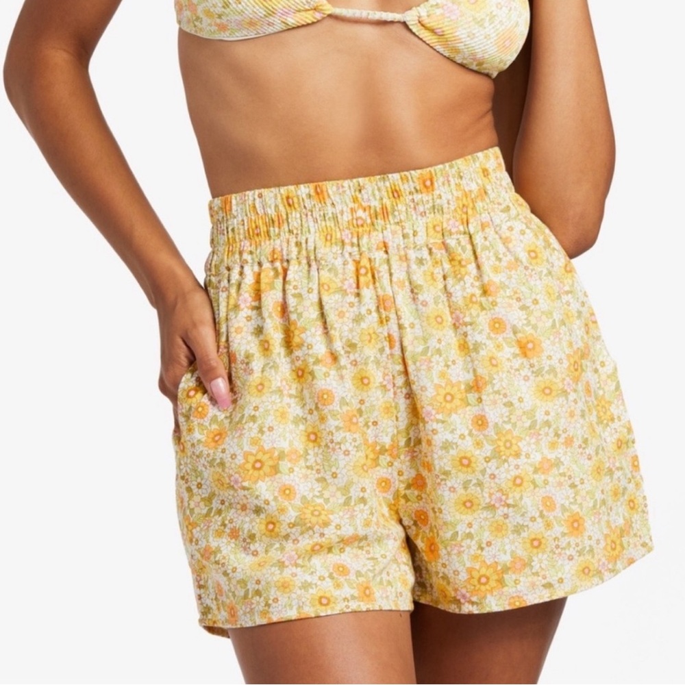 Billabong High Waist Love to Lounge Yellow Orange Pink Floral Shorts M/medium